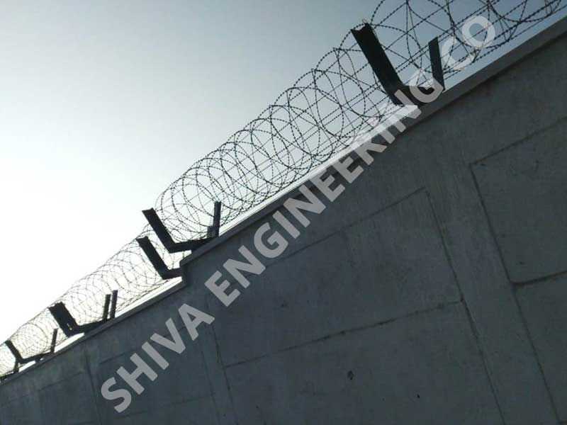 BTO-22 Clipped Concertina NATO Razor Wire Galvanized Steel 492 